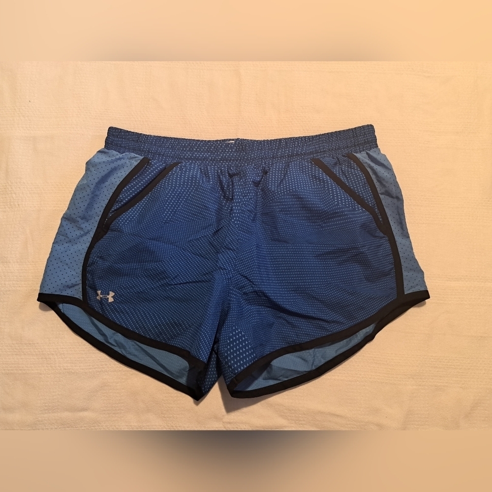 Under Armour women's size Medium shorts with liners, 2 tone blue, VGUC